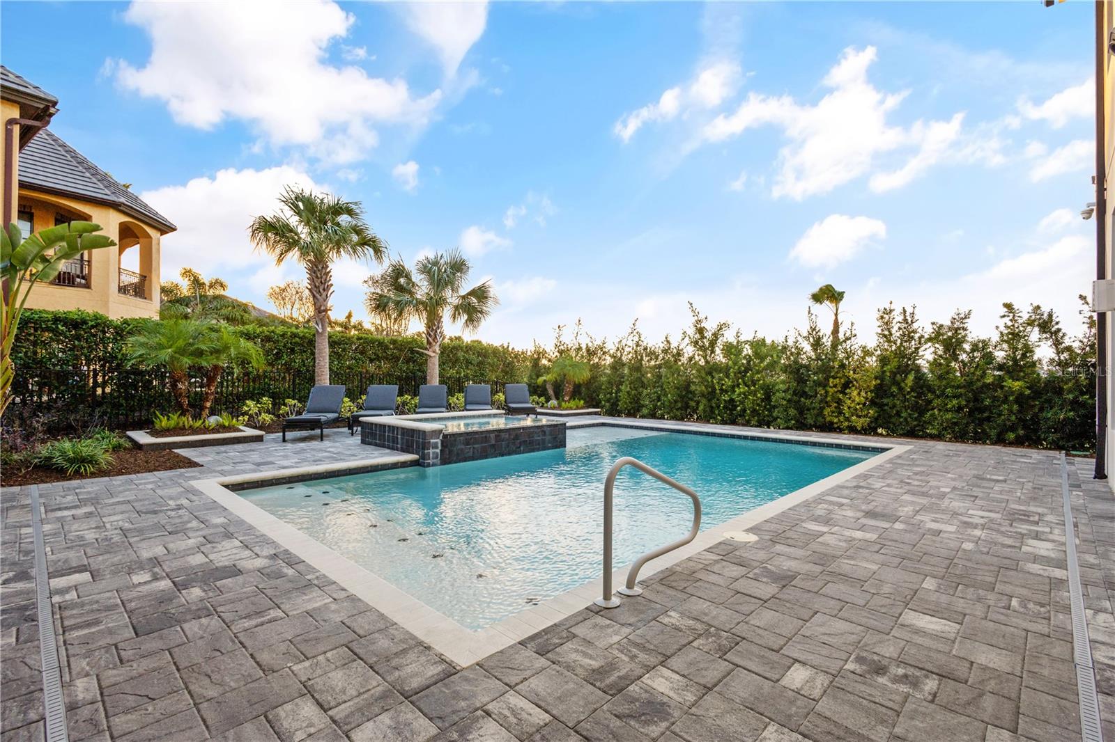 450 MUIRFIELD LOOP