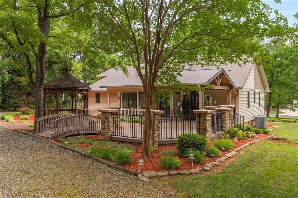 104 Willowbrook Drive