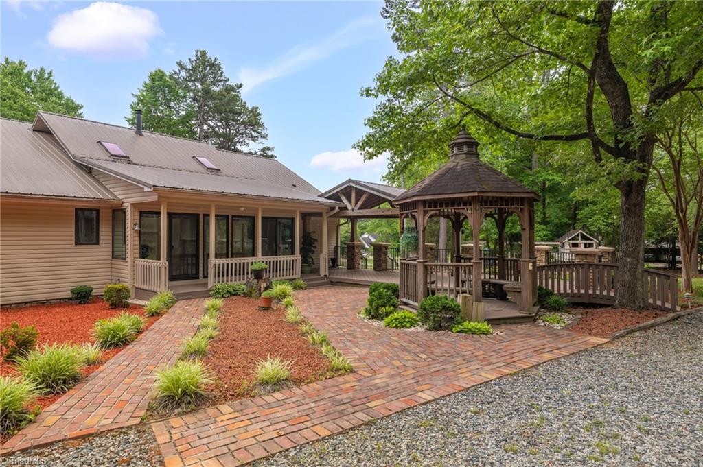 104 Willowbrook Drive