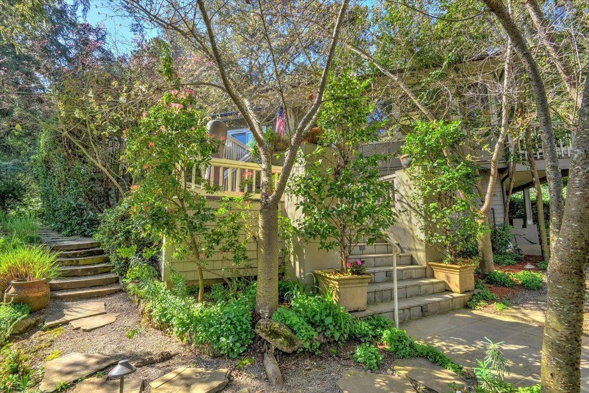 1077 Portola RD