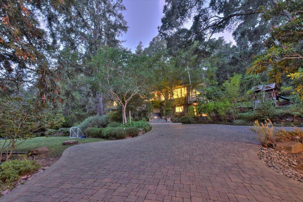 1077 Portola RD