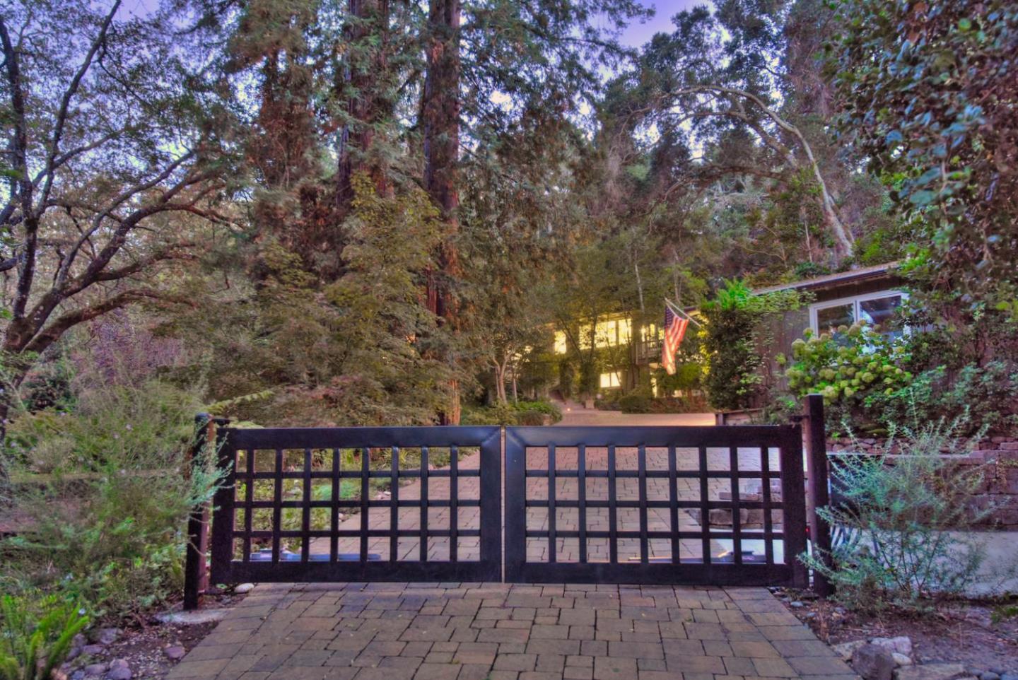 1077 Portola RD