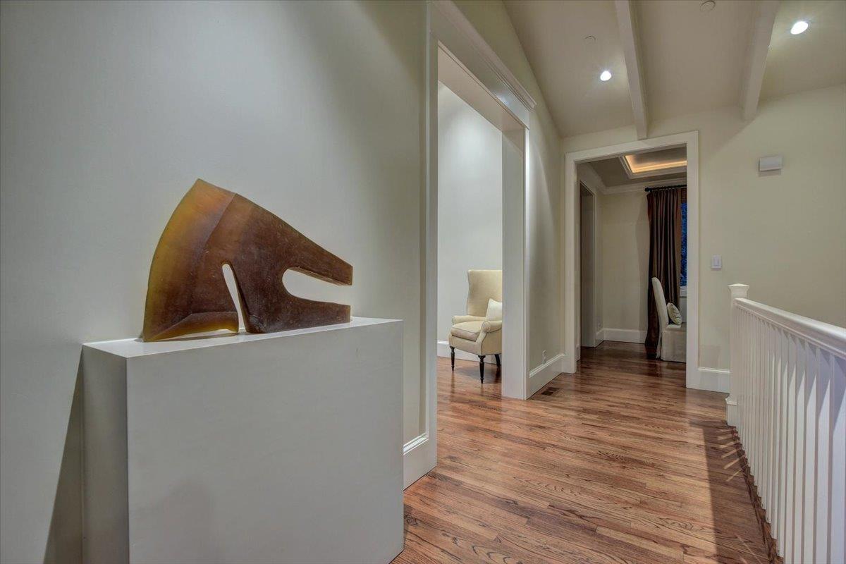 1077 Portola RD