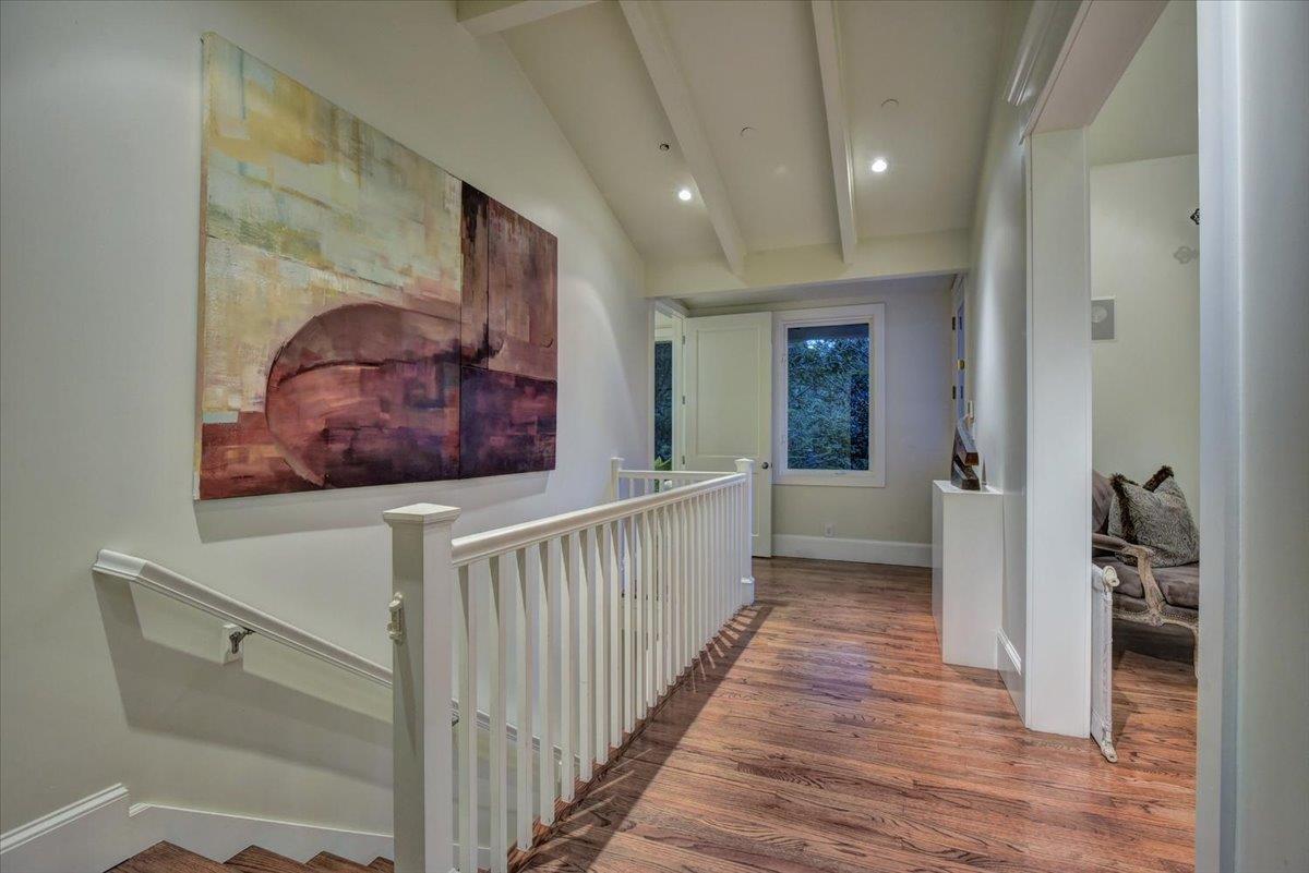 1077 Portola RD