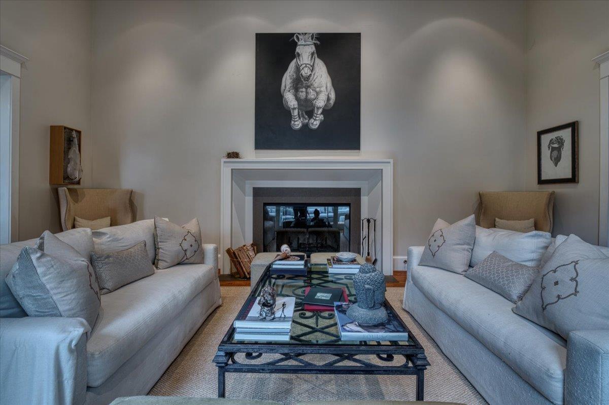 1077 Portola RD
