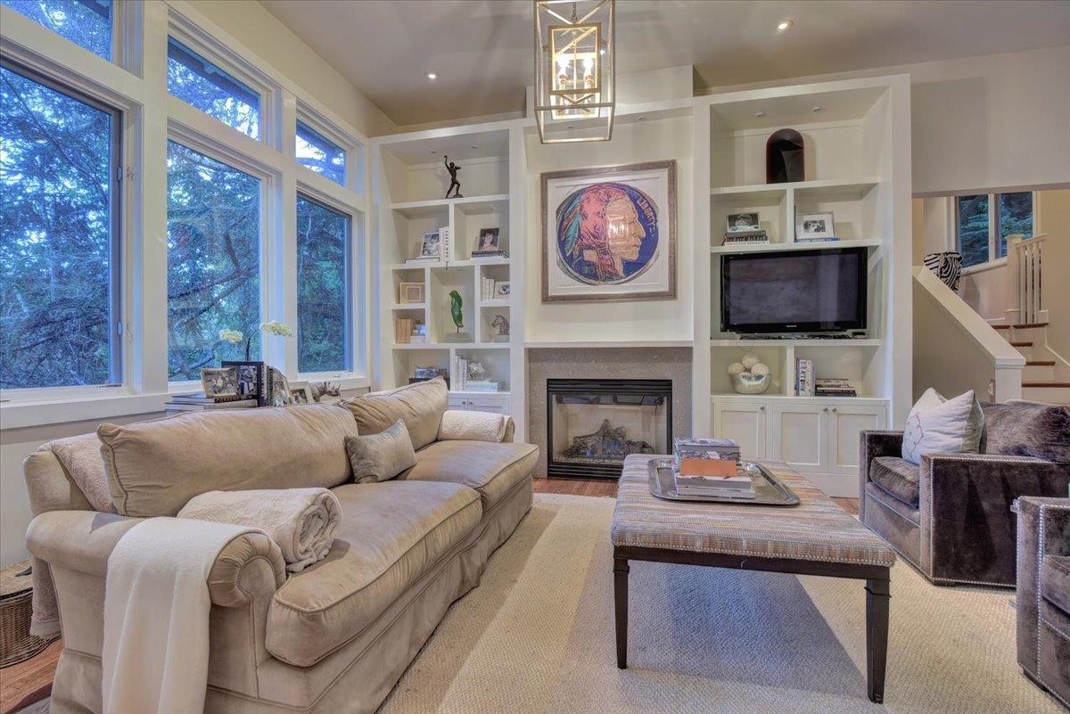 1077 Portola RD