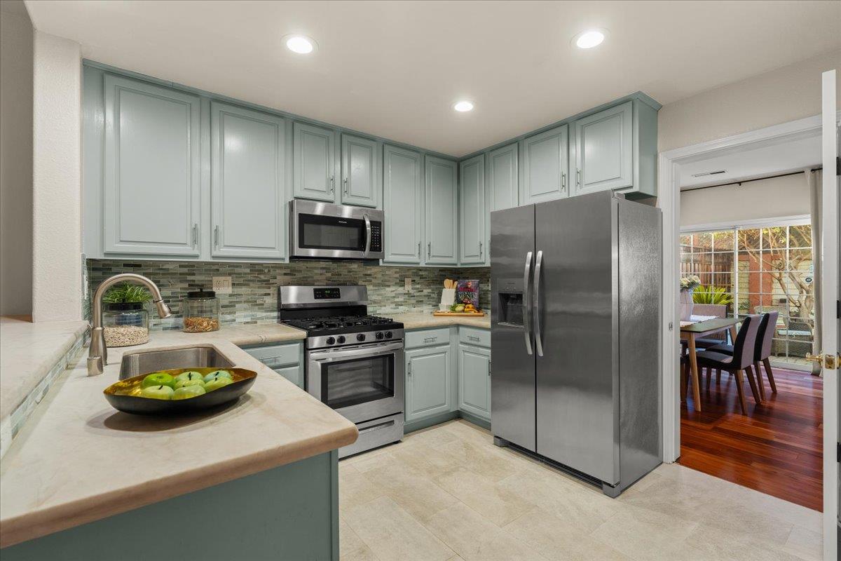 151 Orchard Oak CIR