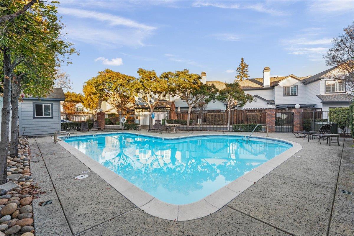 151 Orchard Oak CIR