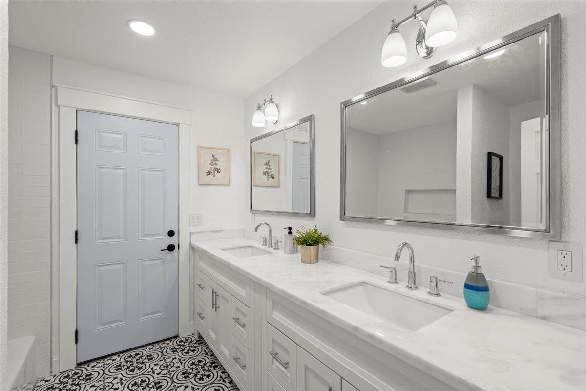 16385 Jackson Oaks DR