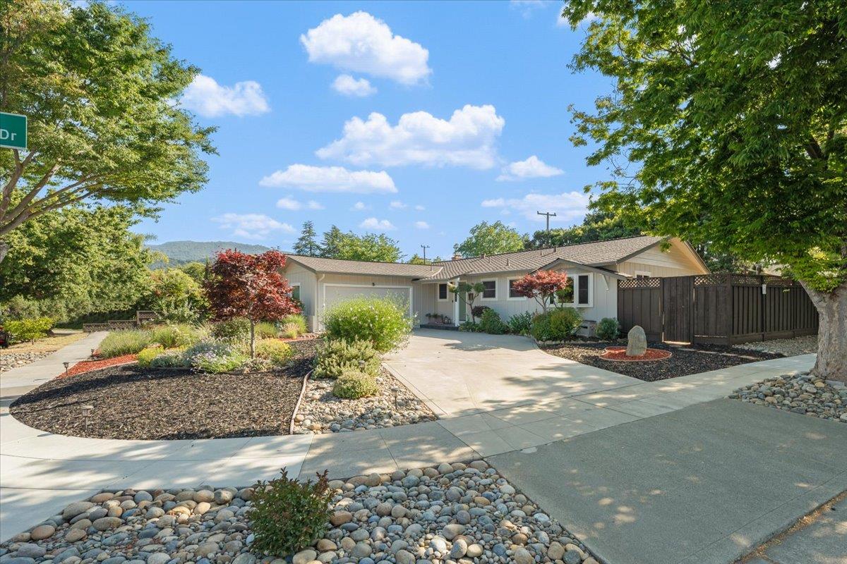 5105 Esther DR