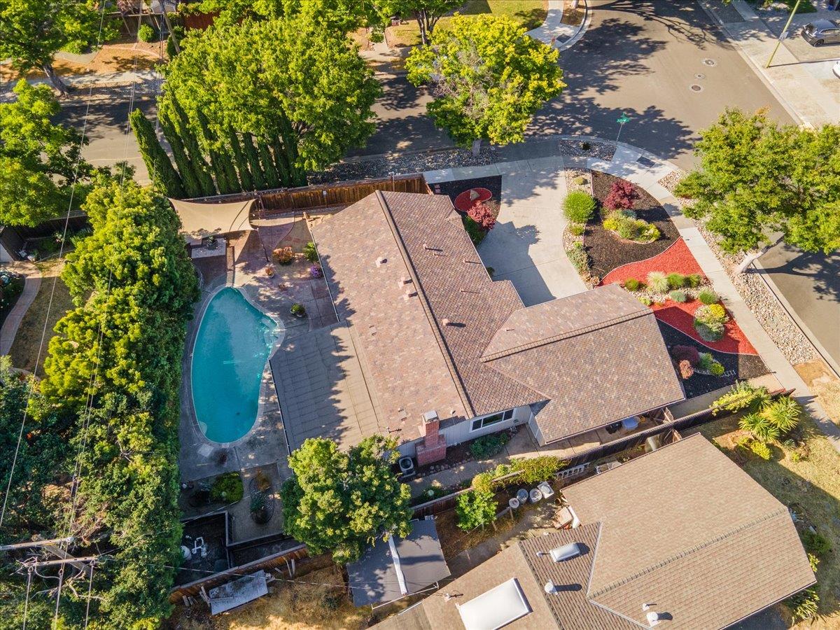 5105 Esther DR