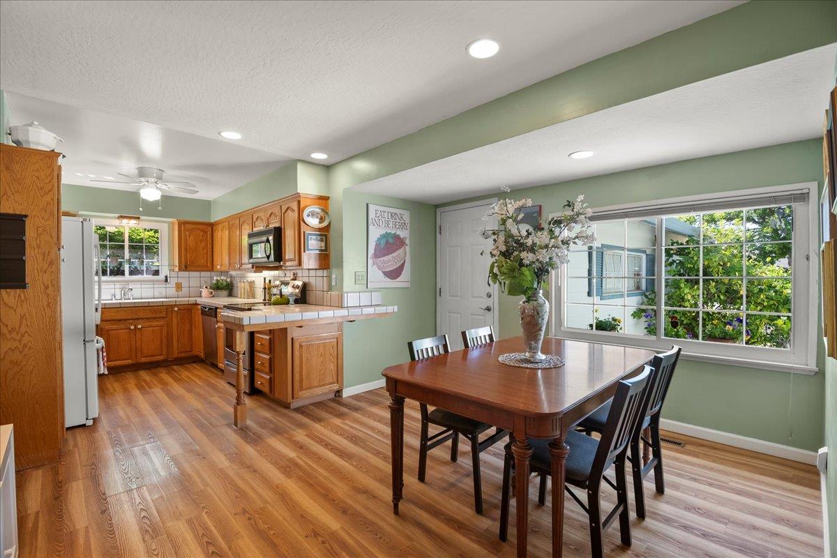 1634 Bowling LN