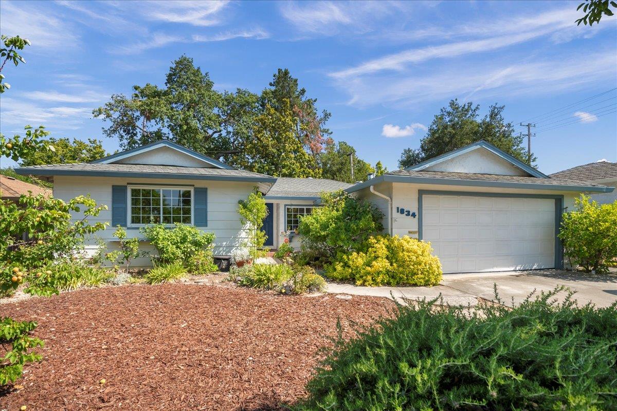 1634 Bowling LN