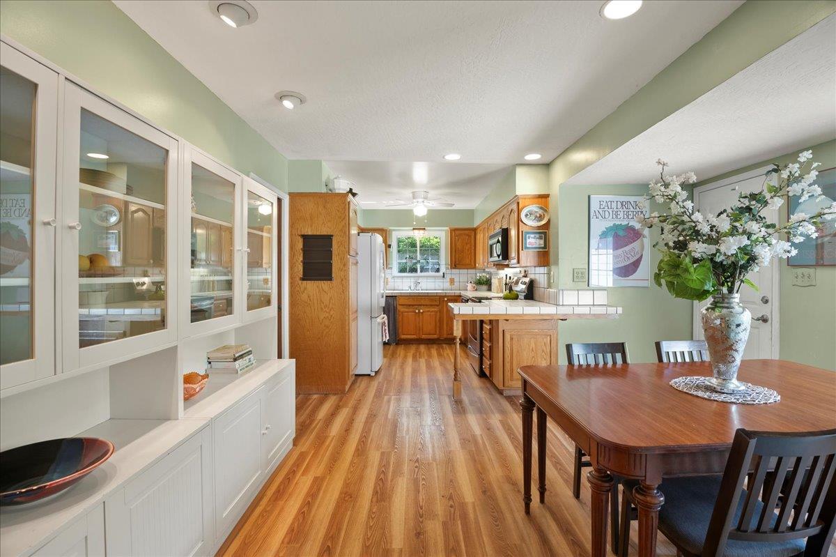 1634 Bowling LN