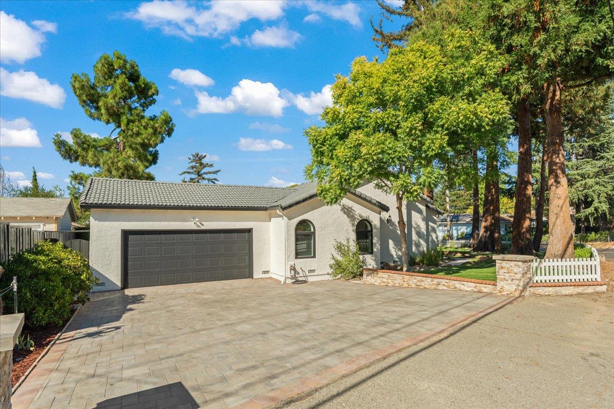 14375 La Rinconada Drive
