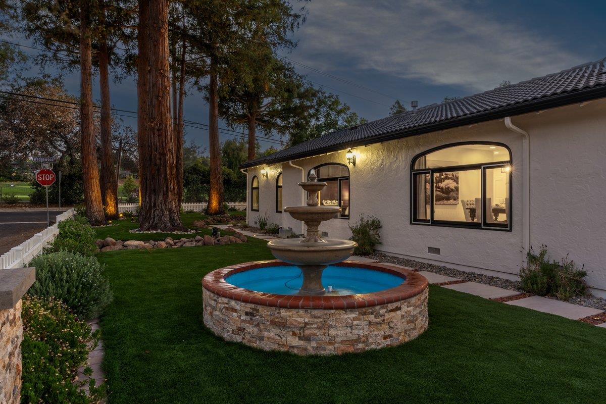14375 La Rinconada Drive