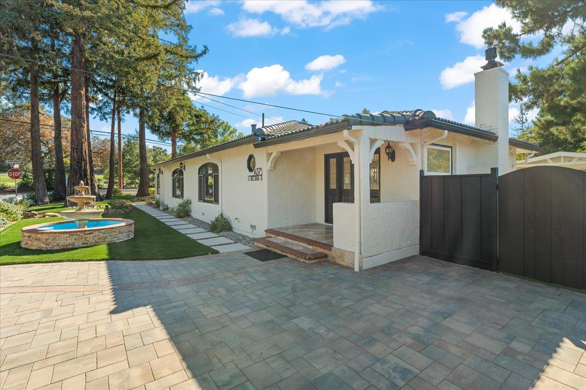 14375 La Rinconada Drive