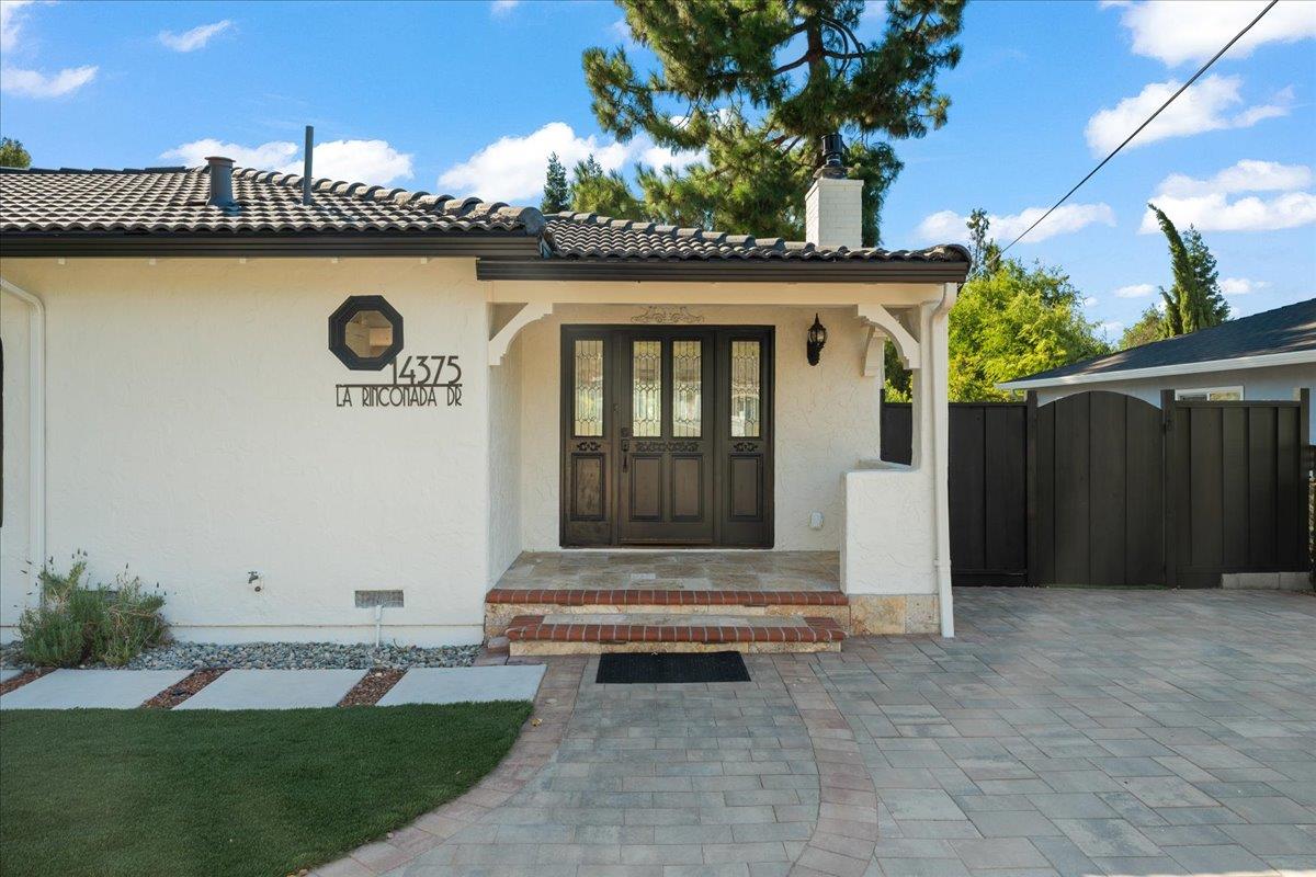 14375 La Rinconada Drive