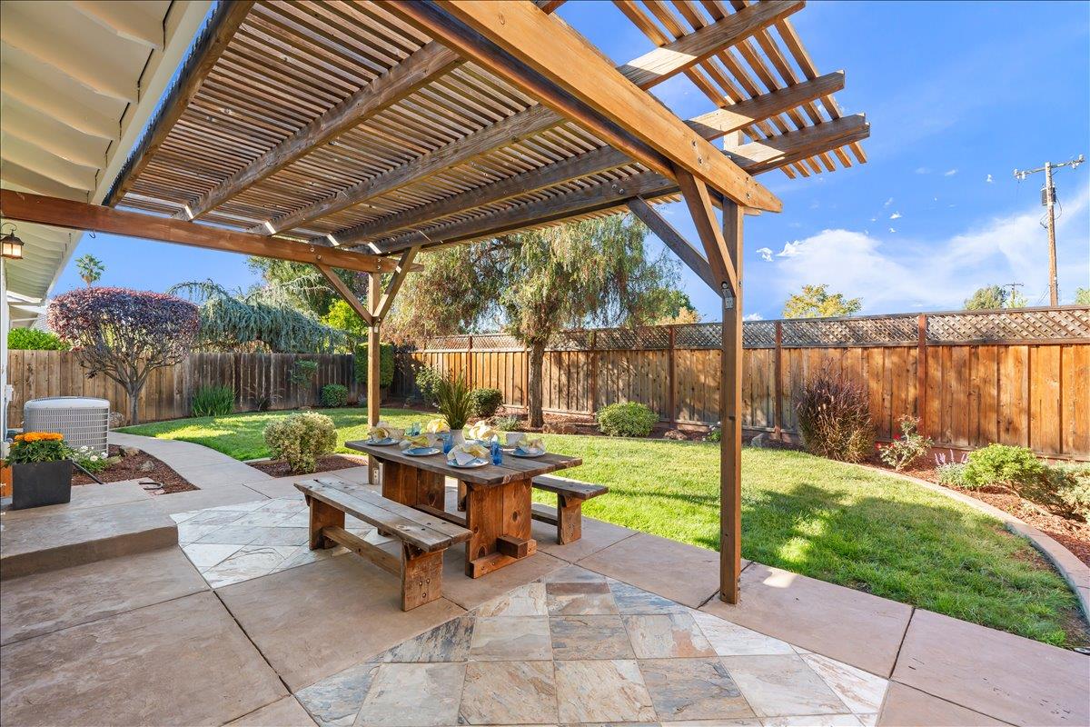 1683 Zinnia Lane