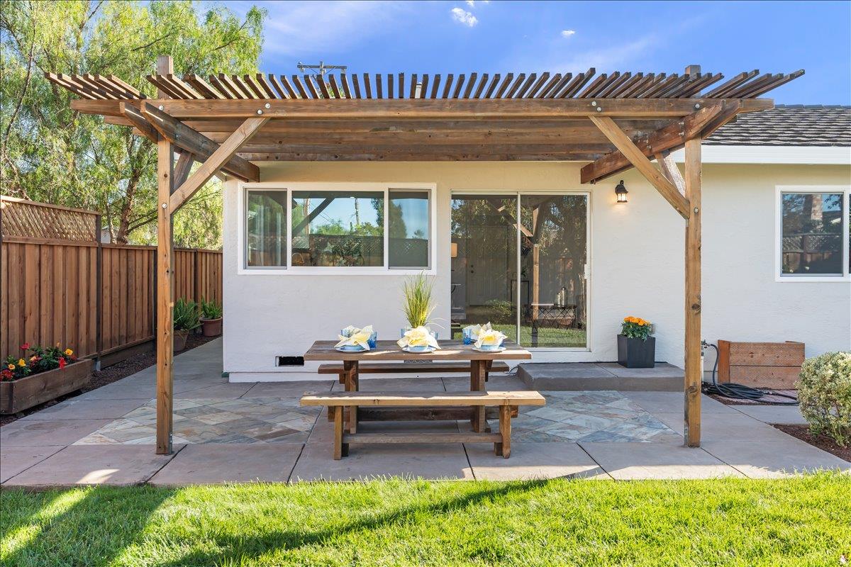 1683 Zinnia Lane