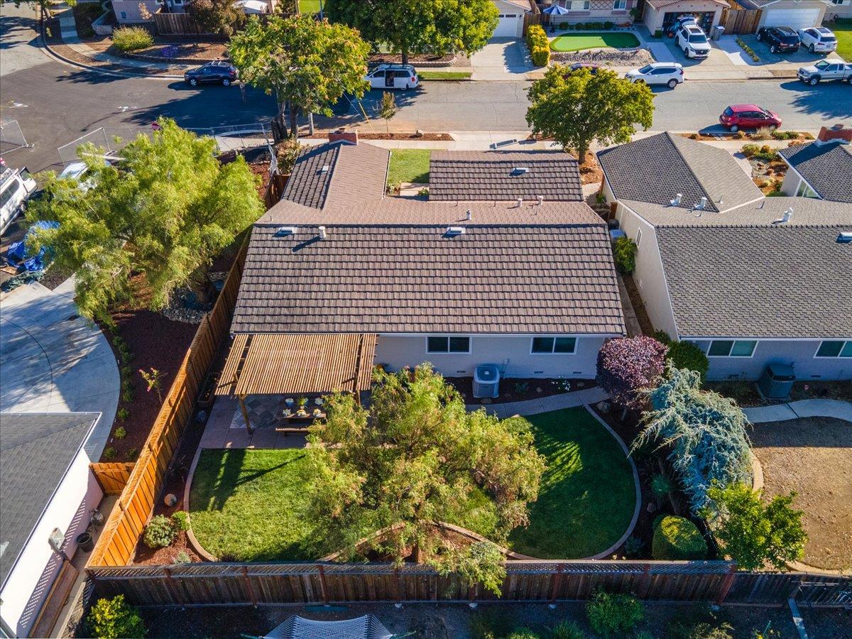1683 Zinnia Lane