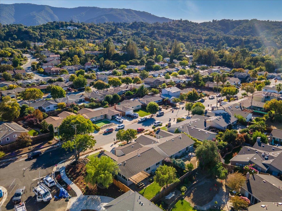 1683 Zinnia Lane