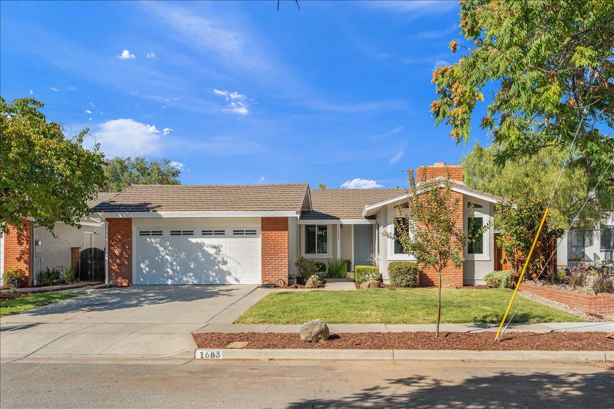 1683 Zinnia Lane