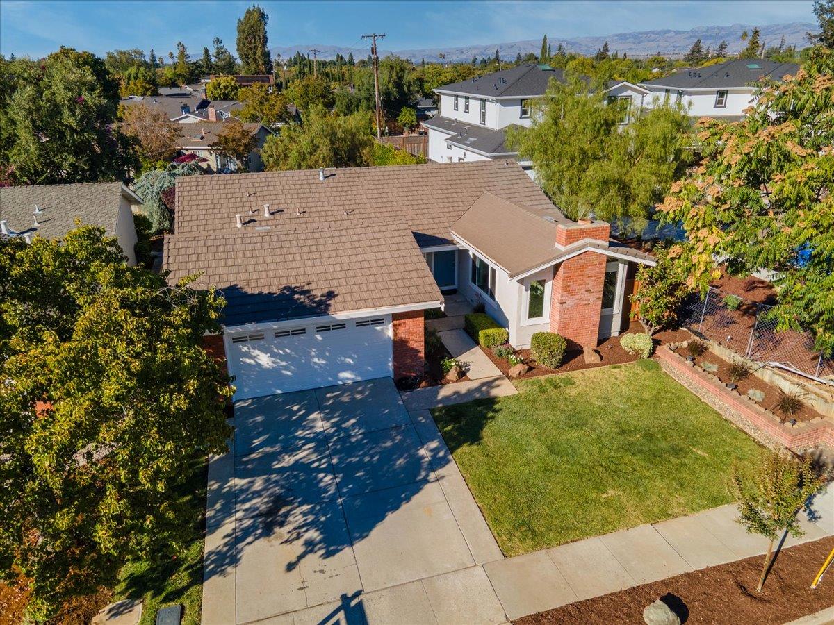 1683 Zinnia Lane