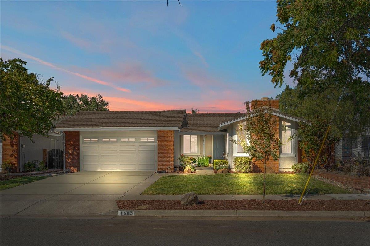 1683 Zinnia Lane