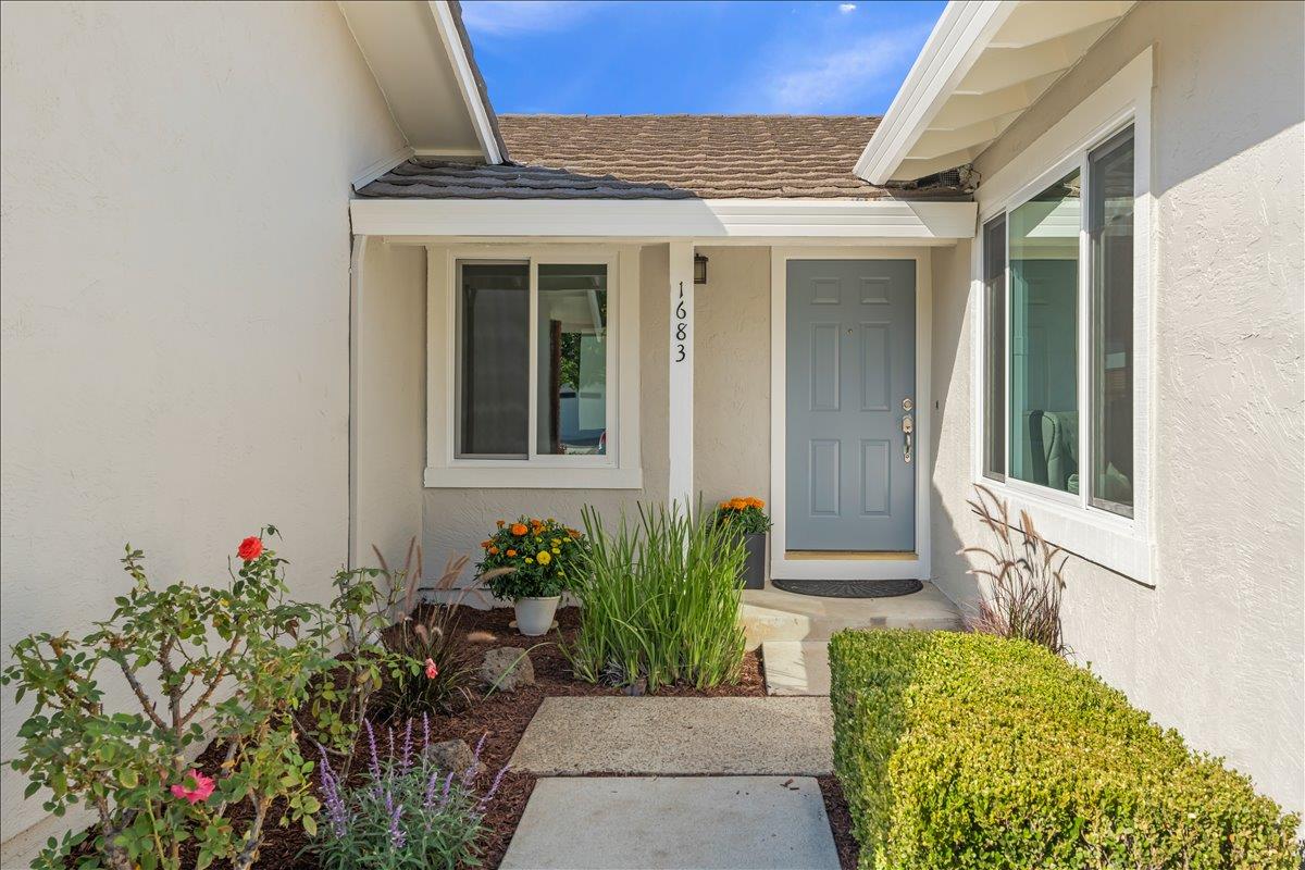 1683 Zinnia Lane