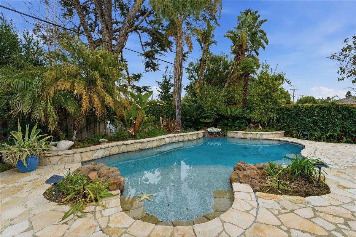 19095 Saratoga Glen Place