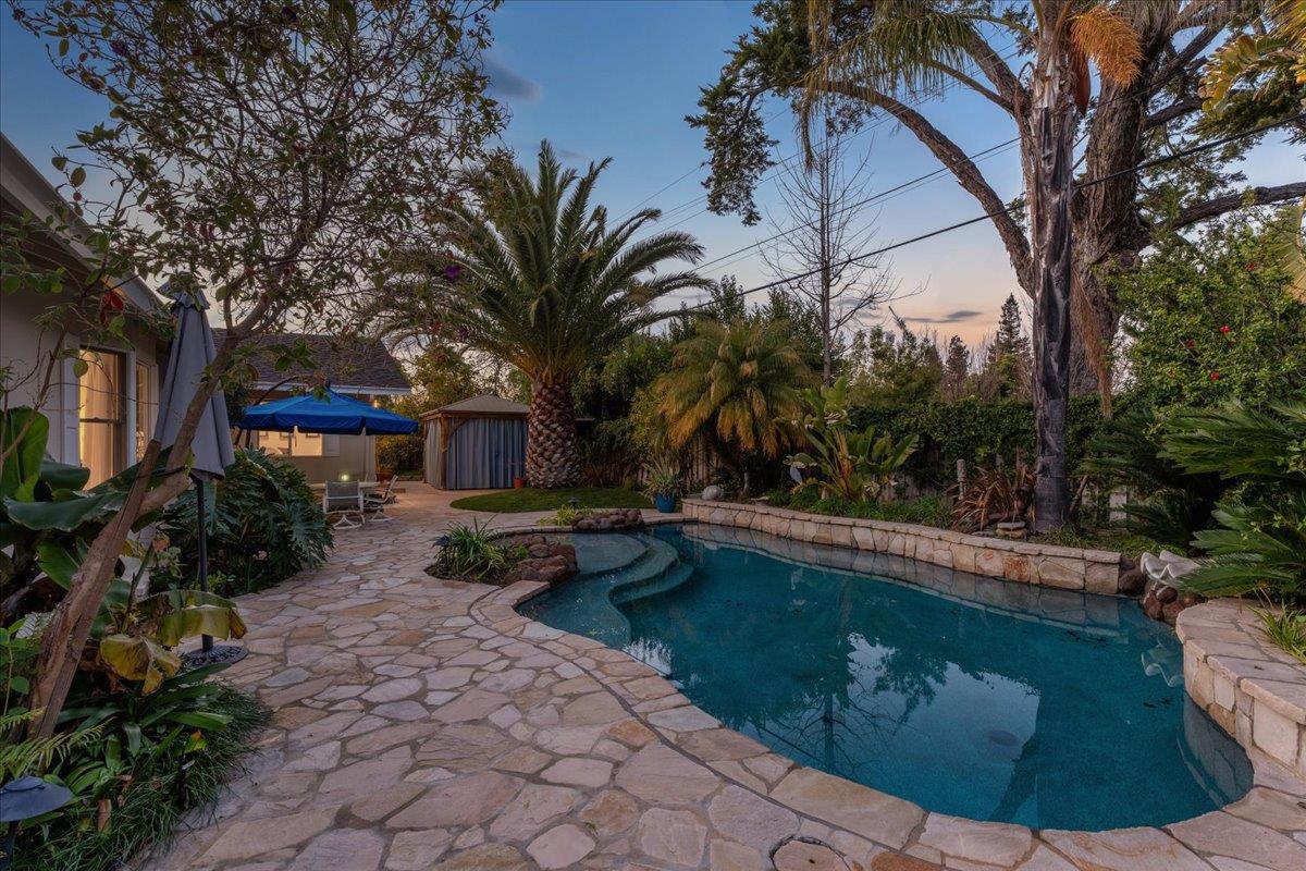 19095 Saratoga Glen Place