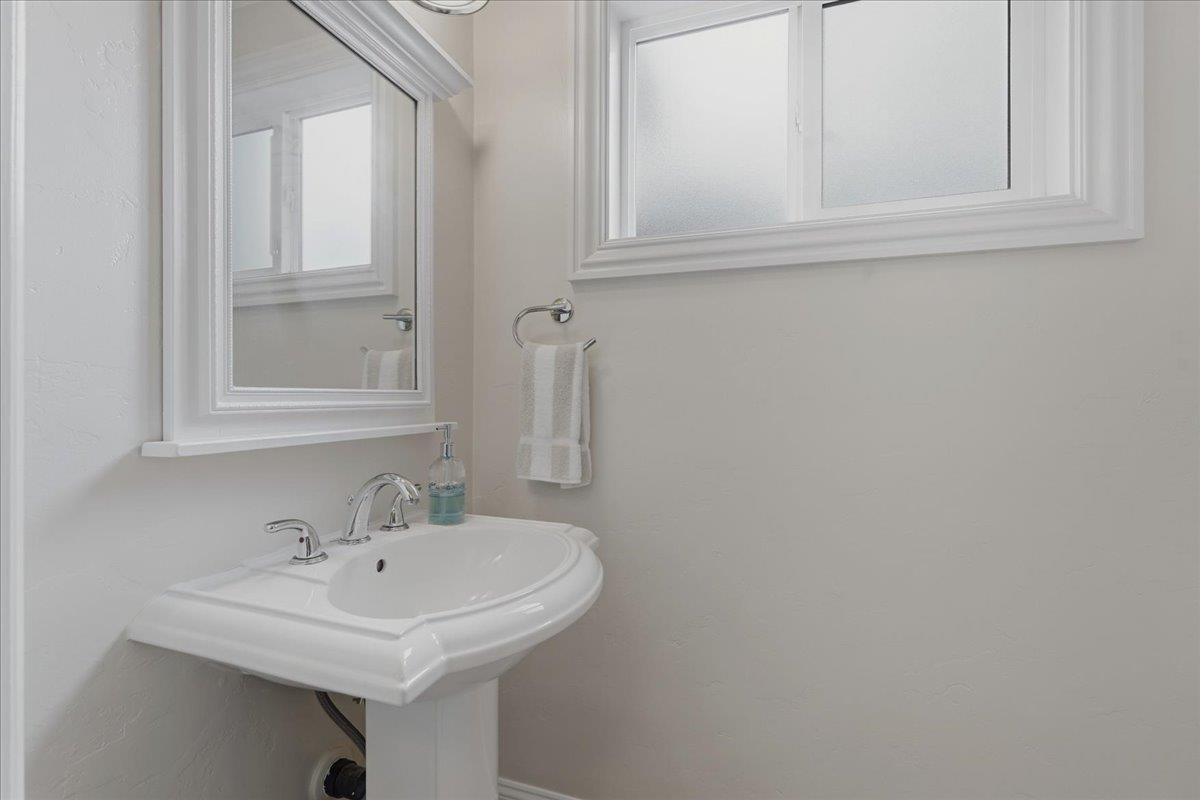 19095 Saratoga Glen Place