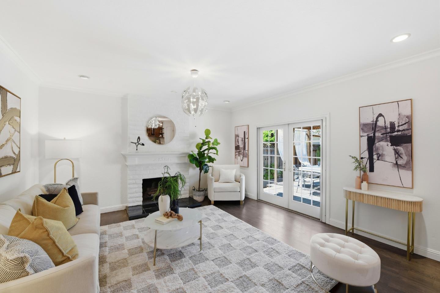 1683 Hyacinth Lane
