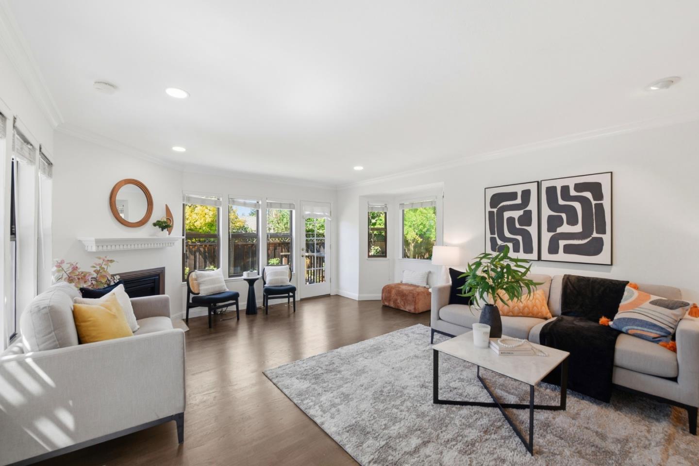 1683 Hyacinth Lane