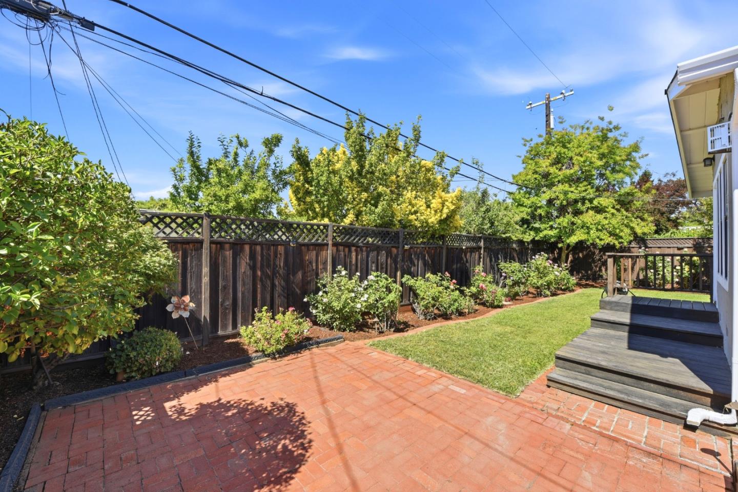1683 Hyacinth Lane