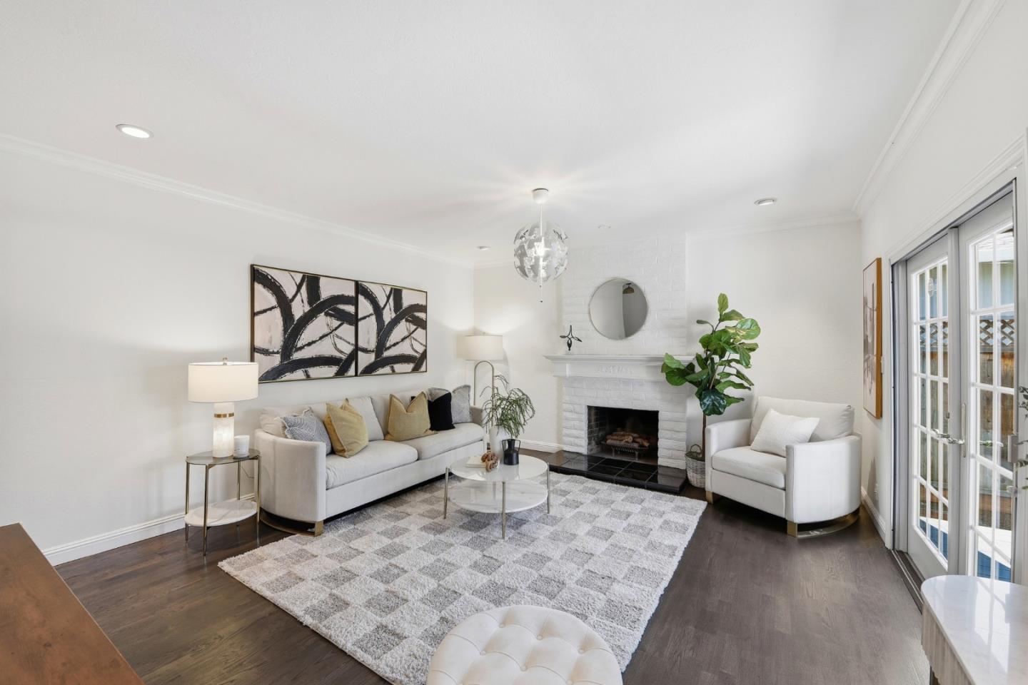 1683 Hyacinth Lane