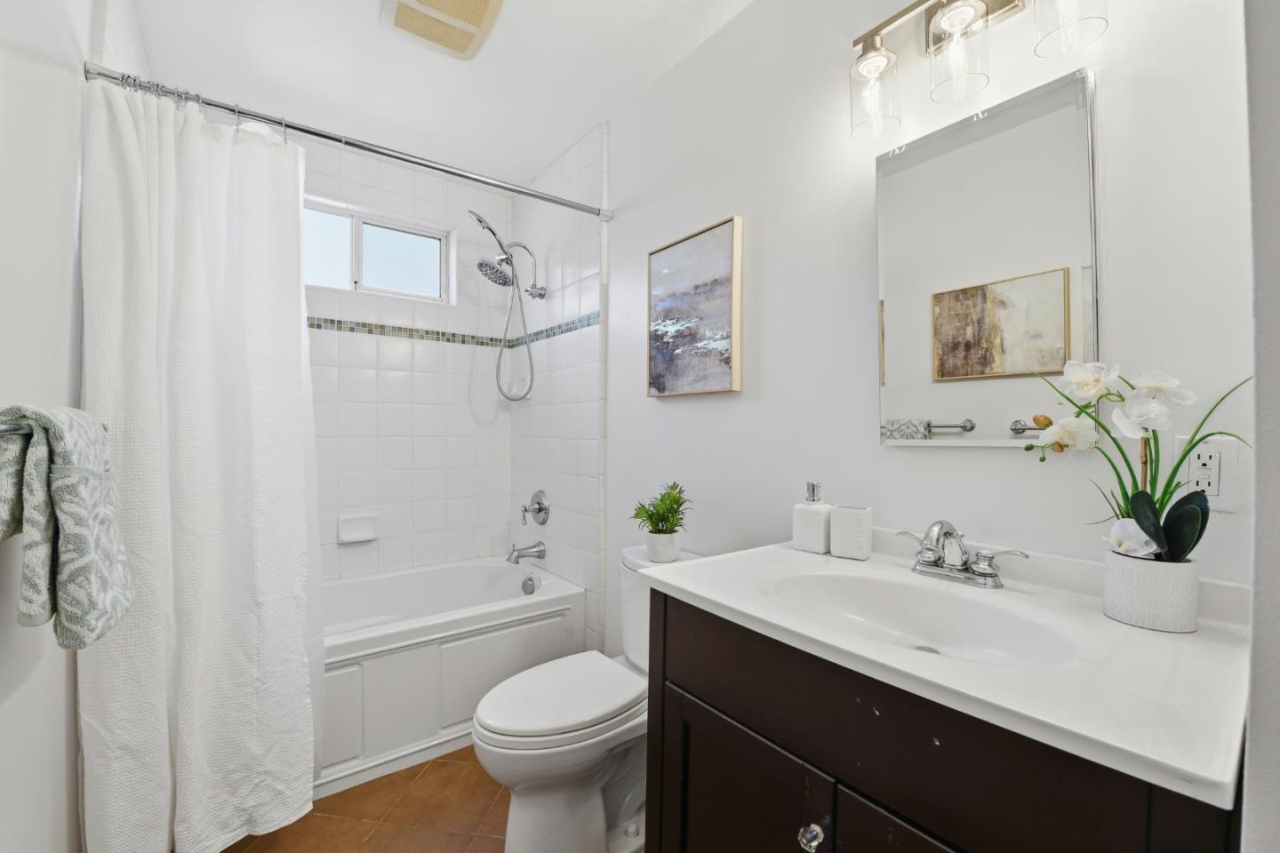 1683 Hyacinth Lane