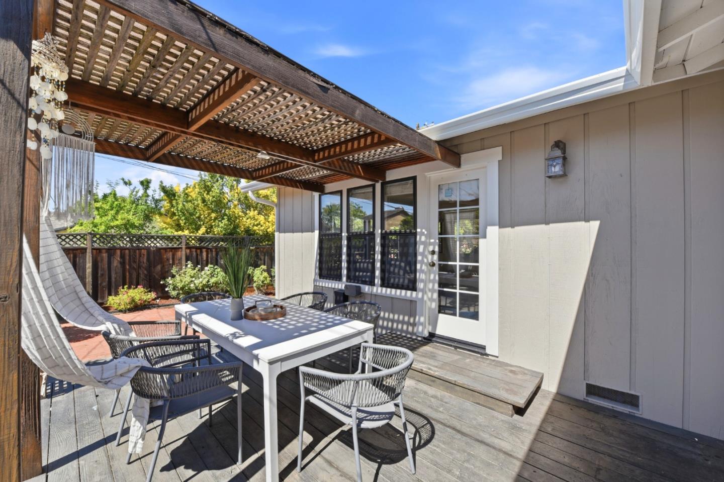 1683 Hyacinth Lane