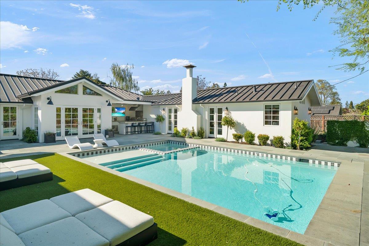 130 Longmeadow DR