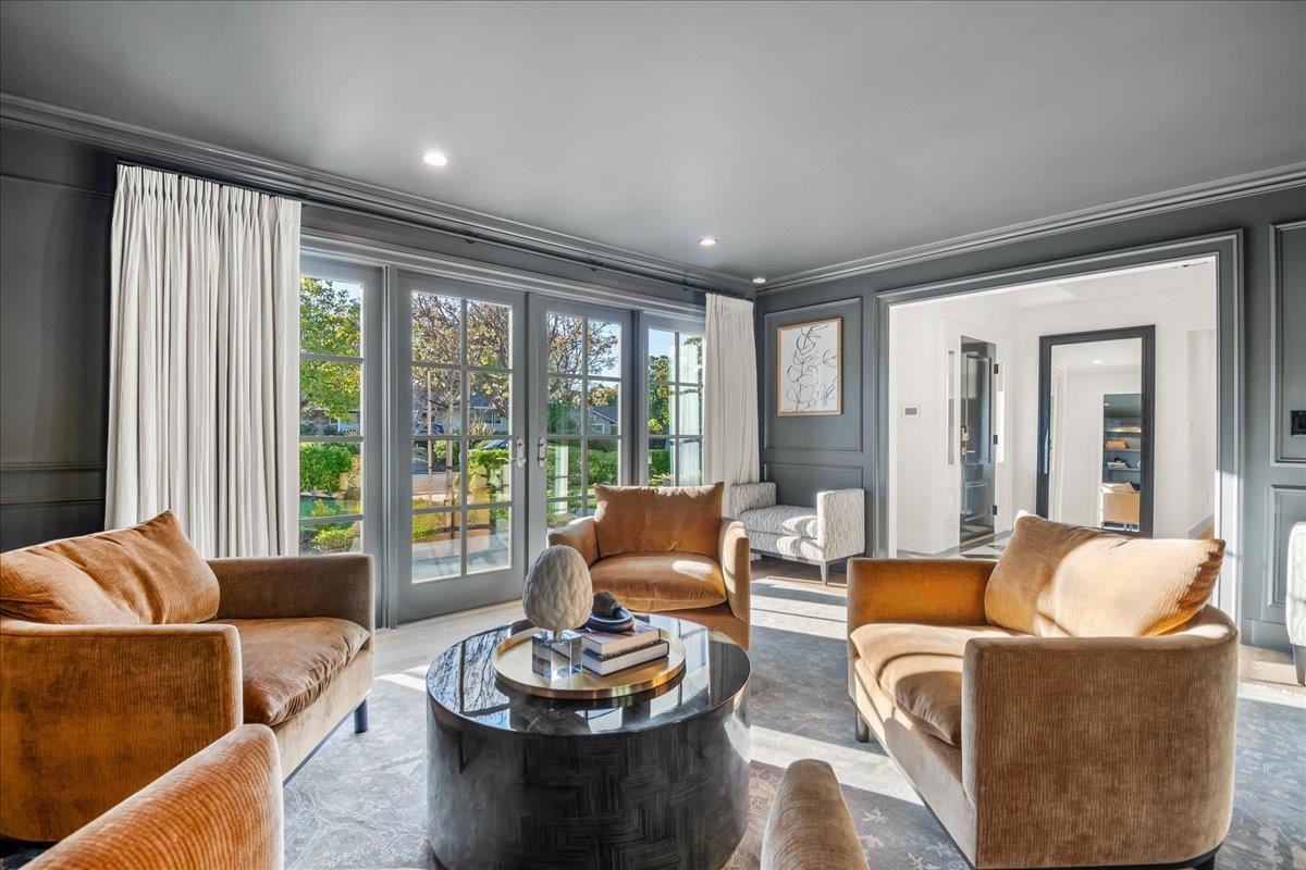 130 Longmeadow DR