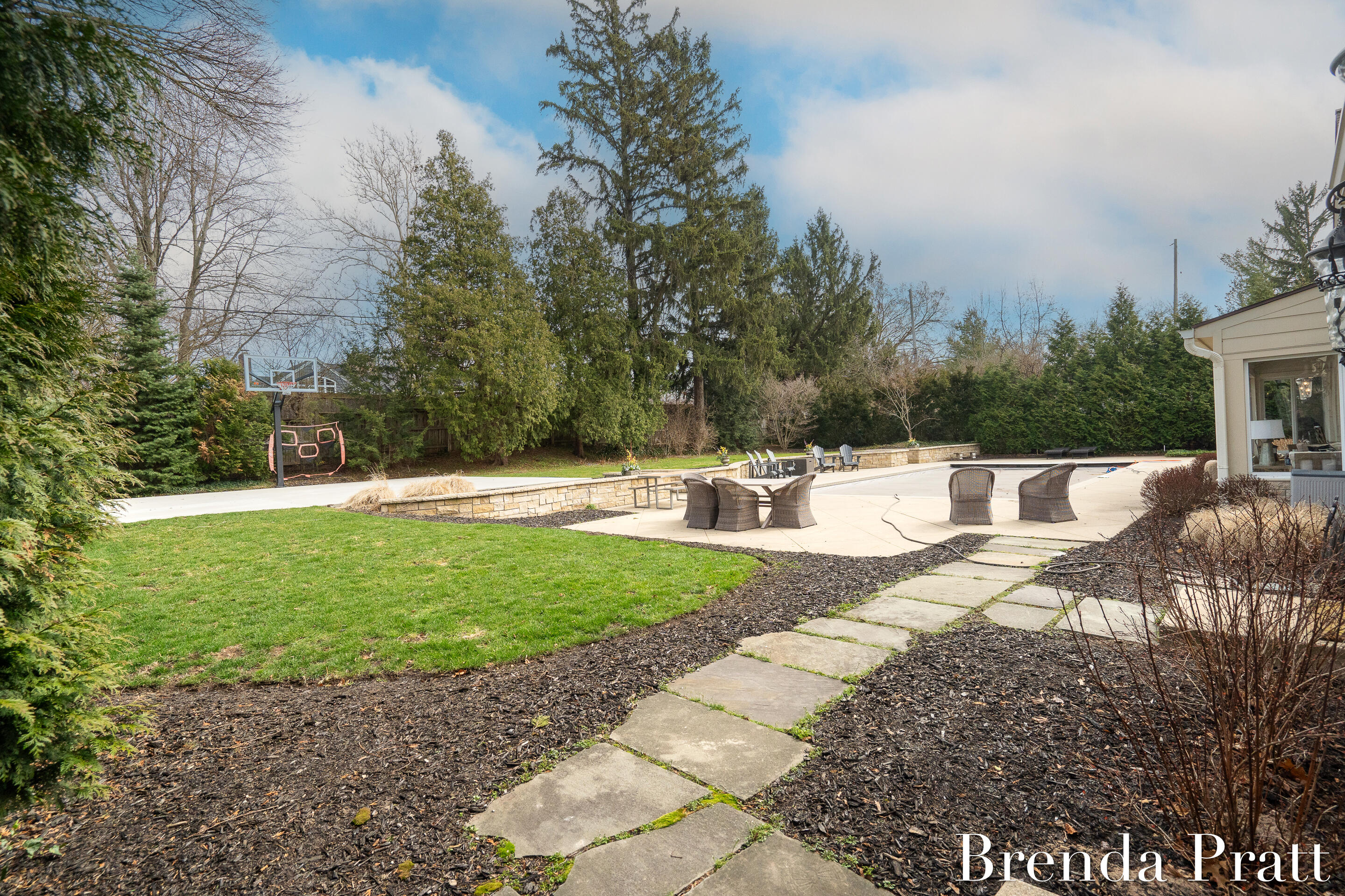 952 Plymouth Avenue SE