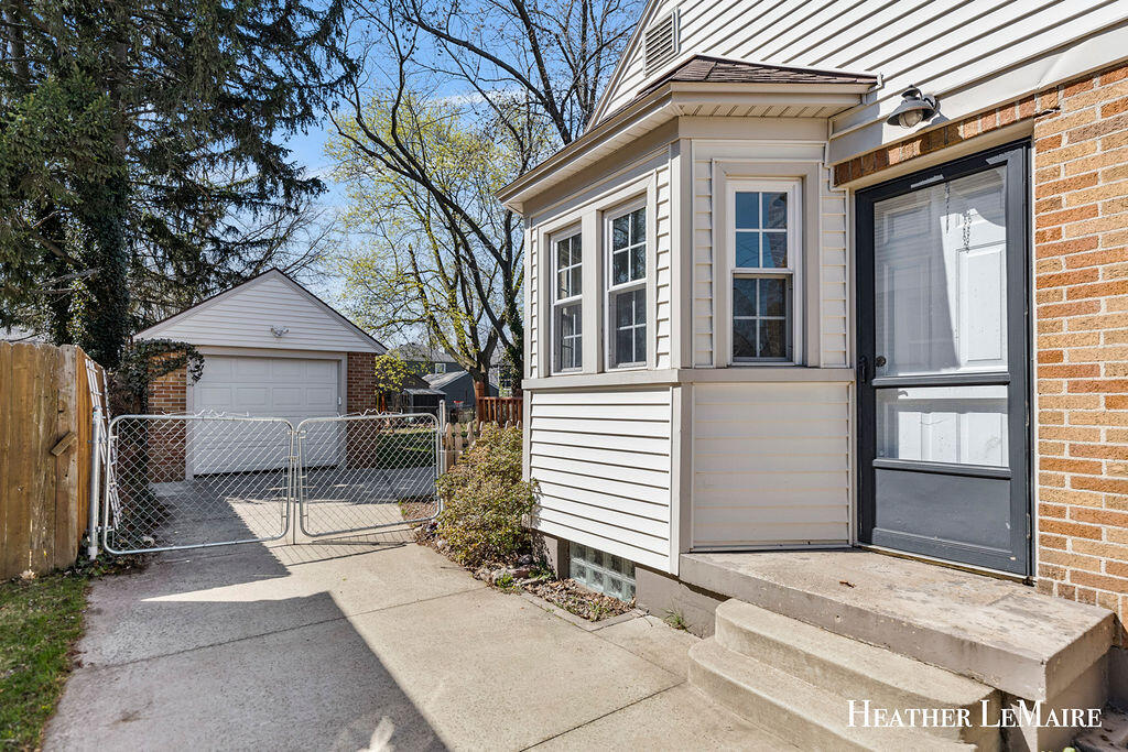 702 Hoyt Street SE