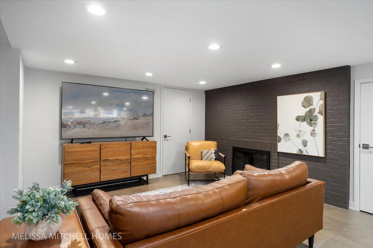 1064 Santa Barbara Drive SE