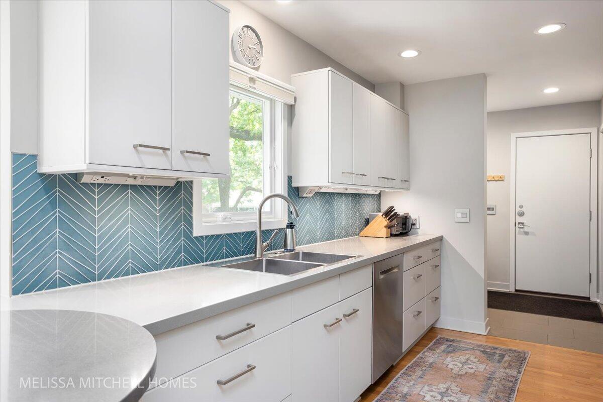 1064 Santa Barbara Drive SE