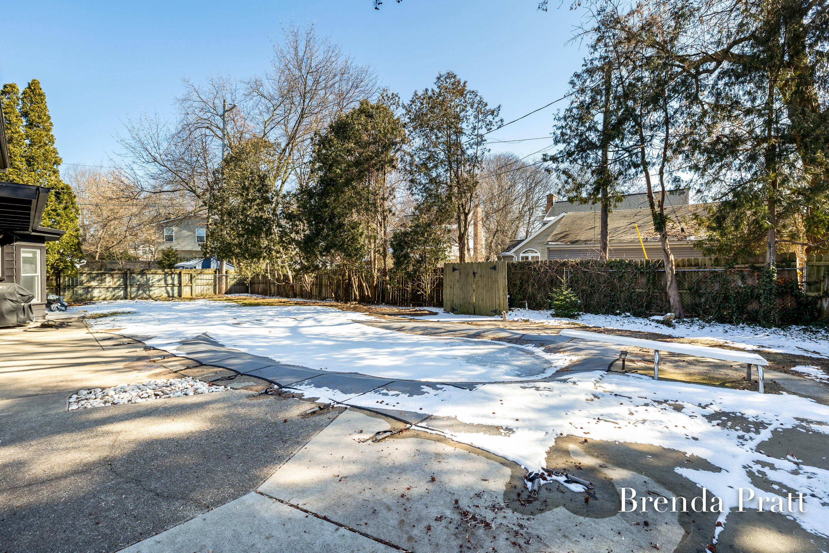 2320 Elmwood Drive SE