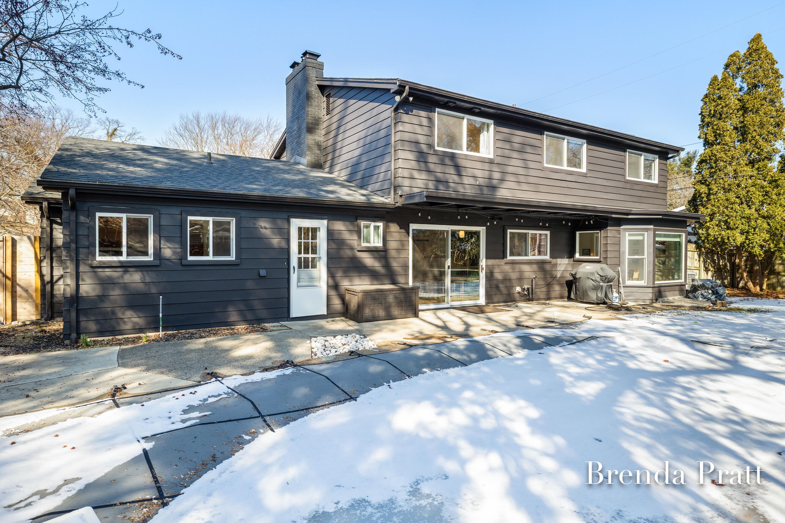 2320 Elmwood Drive SE