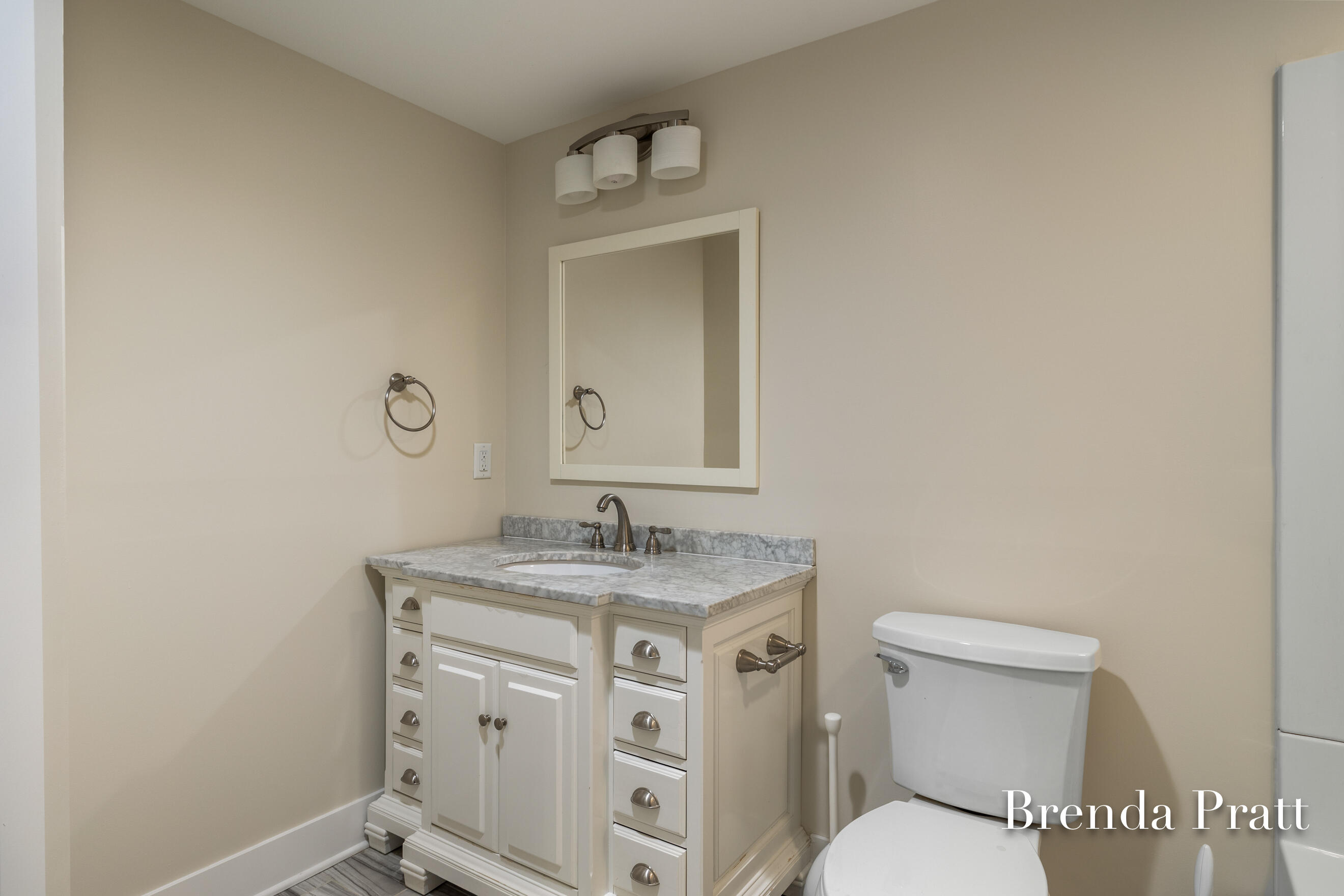 2320 Elmwood Drive SE