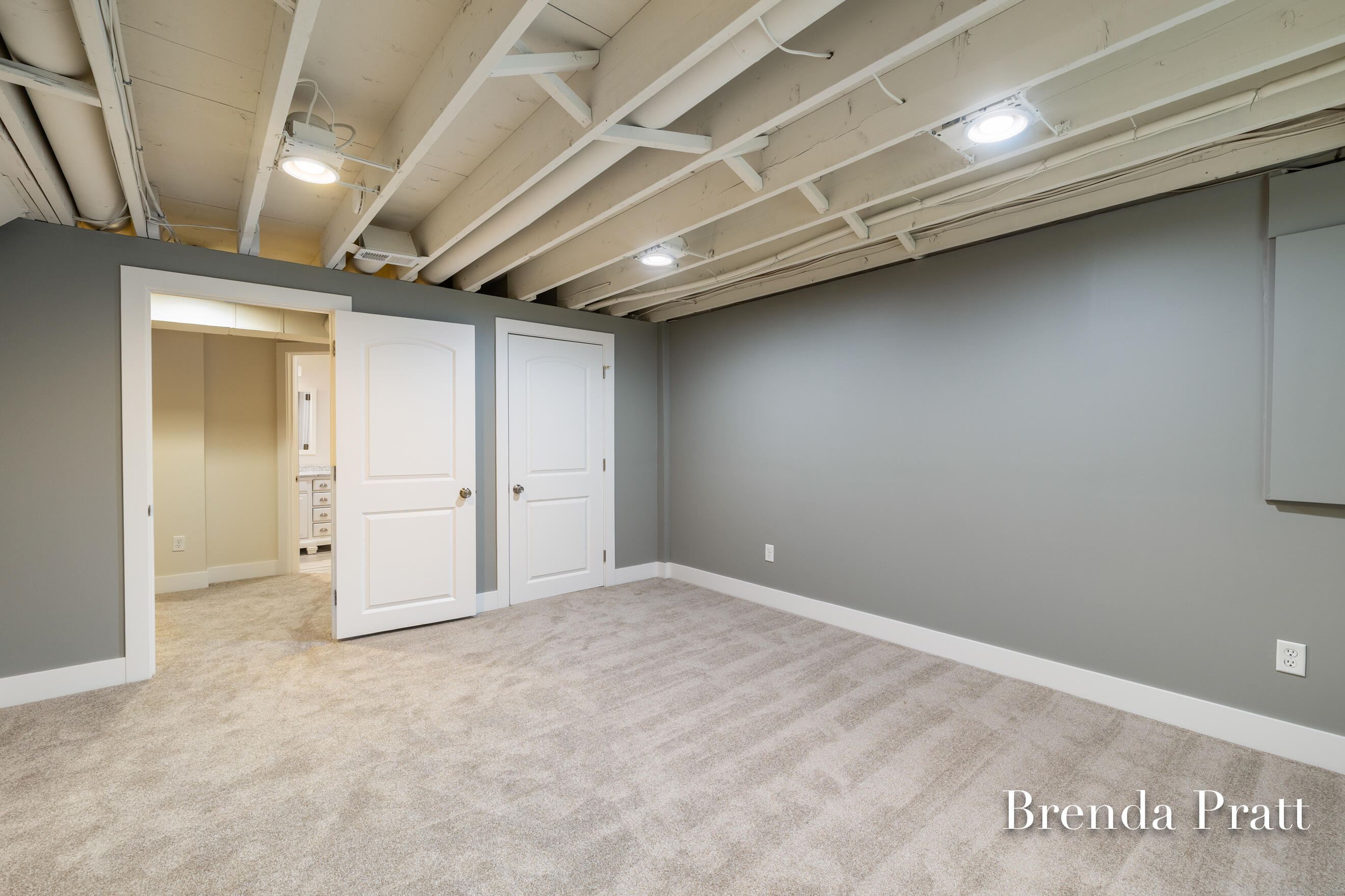 2320 Elmwood Drive SE