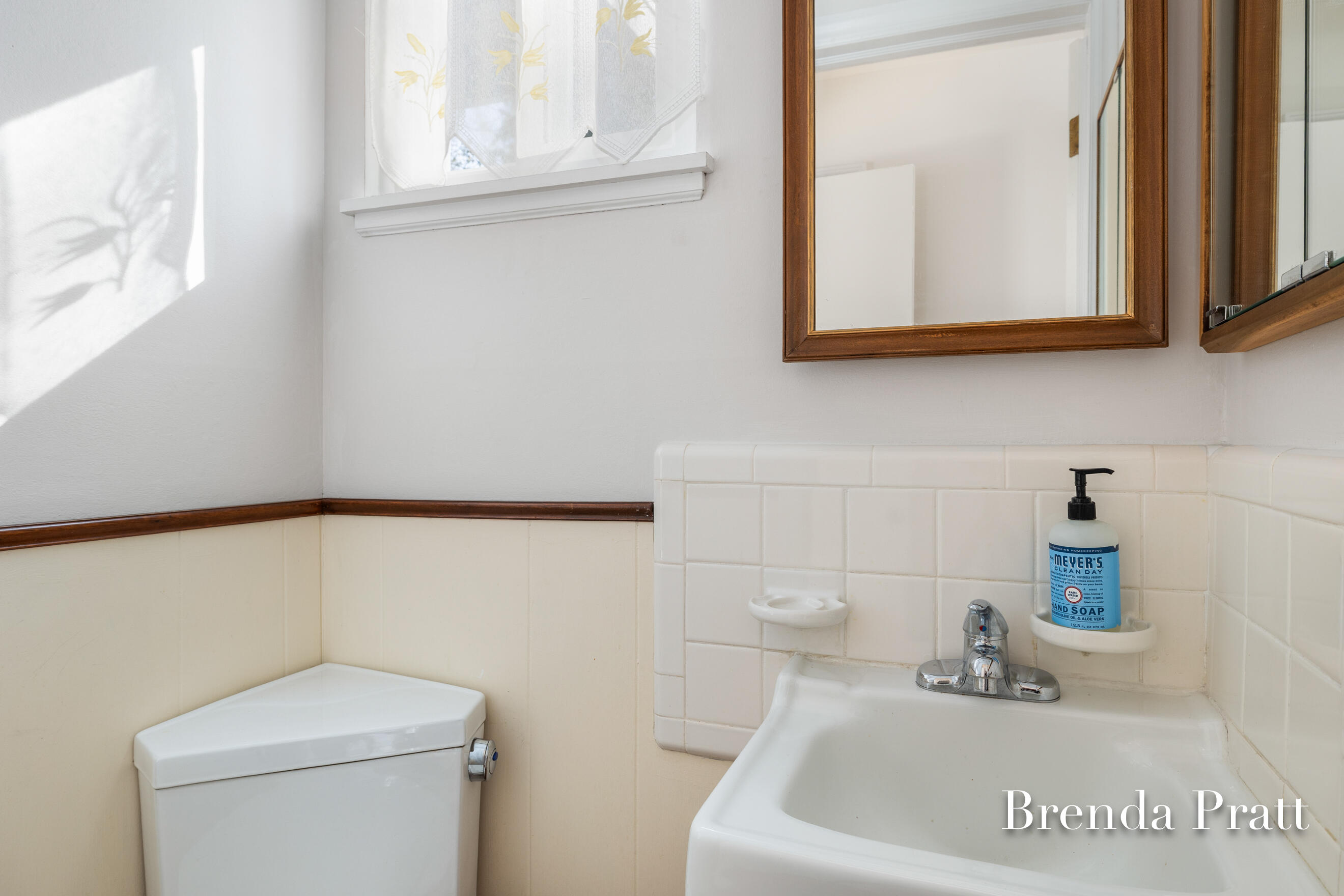 2320 Elmwood Drive SE